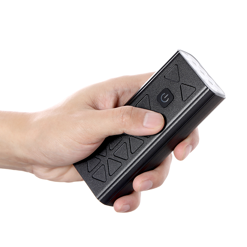 Luce per bici da 10000 mAh Luc - Cycling Gear Charging Station recensione e prezzo